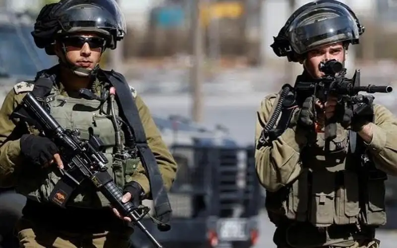 نجاة فلسطينيين من غارة إسرائيلية مزدوجة