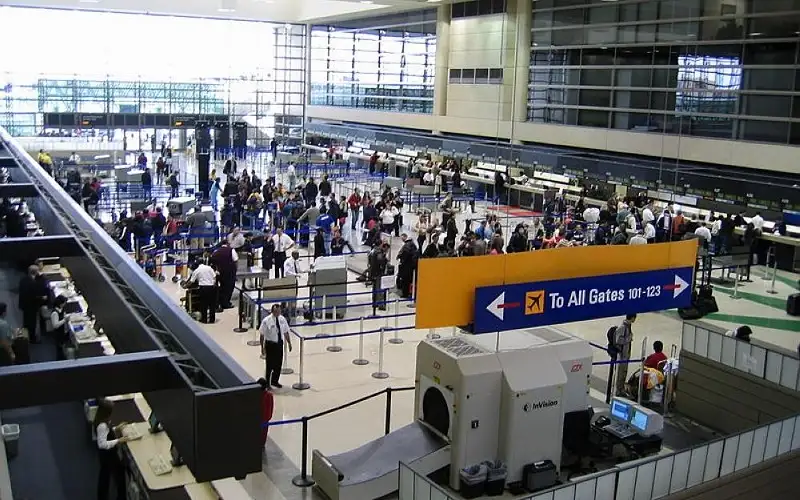 ناشطون يعطلون المرور لمطار لوس أنجلوس