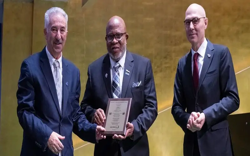 عمان لدراسات حقوق الإنسان يتسلم جائزة