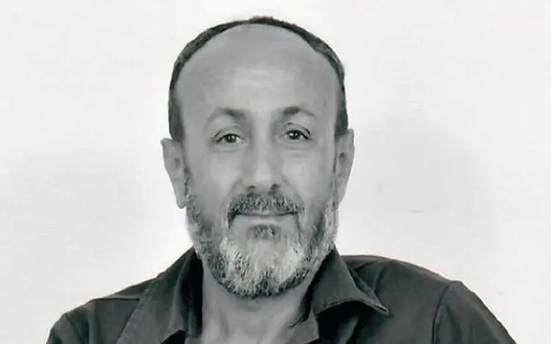 الاحتلال يعزل الأسير مروان البرغوثي ويرفض