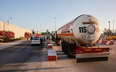 دخول شاحنات المساعدات إلى غزة عبر