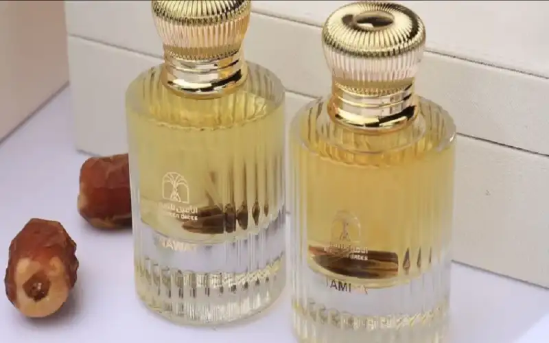 سعودي يبتكر عطرا وشامبو من التمر
