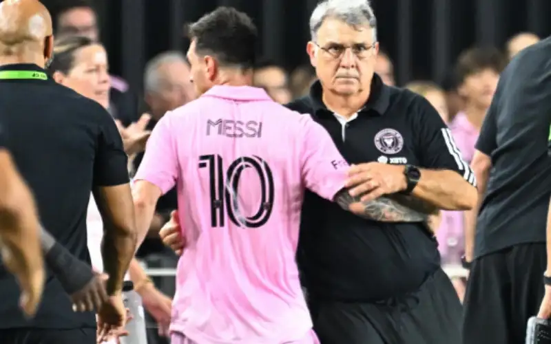 ميسي يواجه فريق طفولته نيو أولد