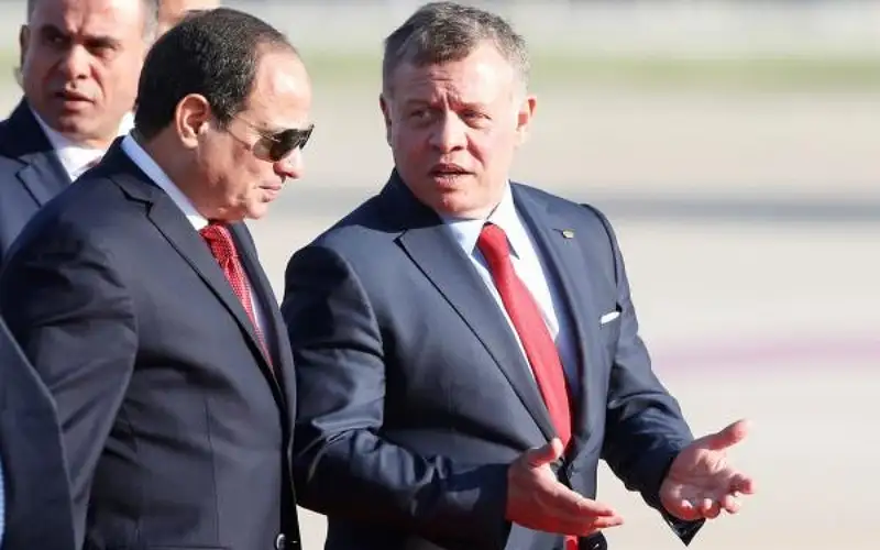 الملك يهنئ السيسي في اتصال هاتفي
