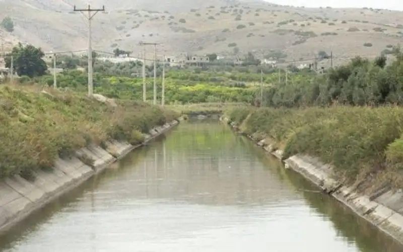 إزالة اعتداءات على مياه قناة الملك