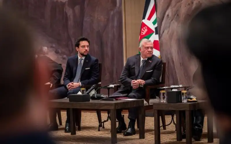 الملك: لا تراجع عن مواقفنا ونرفض