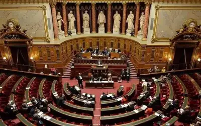 برلمان فرنسا يقر قانون طرد الأجانب