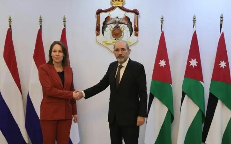 الصفدي لنظيرته الهولندية: الوقف الفوري للعدوان