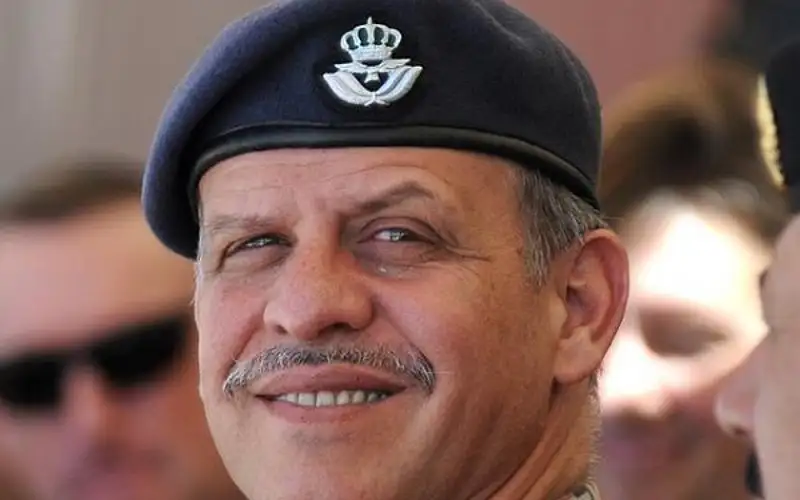 الأمير فيصل يرعى تخريج دورتي الطيران