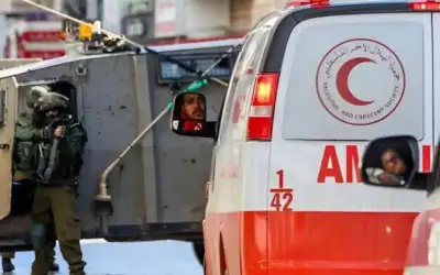 قوات الاحتلال تعتقل العاملين في مركز