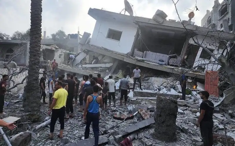 قصف لمخيم البريج واستشهاد شاب بخان