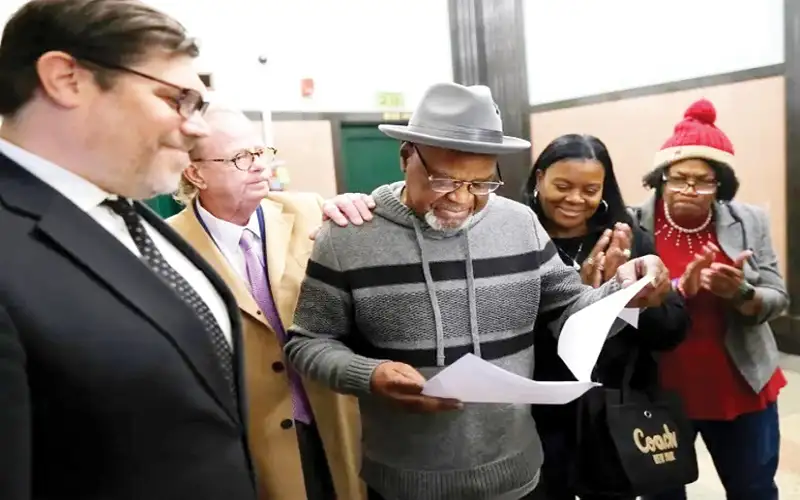 بريء.. ولكن بعد 48 عاما وراء