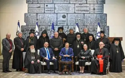 أردنيون مسيحيون يدينون لقاء رؤساء كنائس