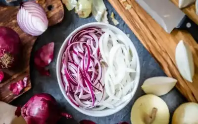 6 فوائد صحية مهمة لتناول البصل
