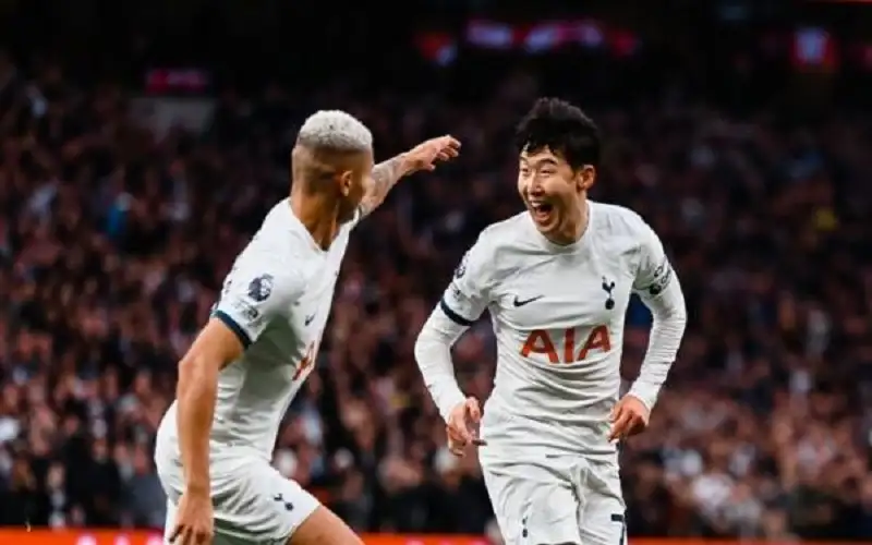 توتنهام يفرمل قطار إيفرتون ويصعد إلى