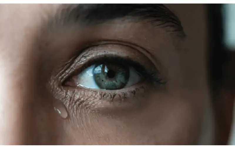 ما السر في دموع النساء ..