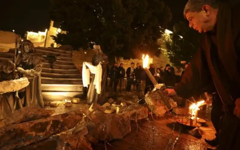 زينة الميلاد تغيب عن ساحات كنيسة