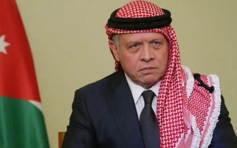 الملك: العالم يحتفي بعيد الميلاد والبهجة