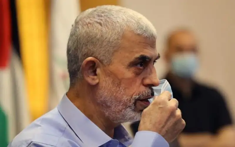 الاحتلال يدرس منح السنوار والضيف حصانة