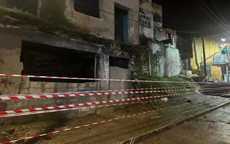 جرش: إخلاء مبنى آيل للسقوط في