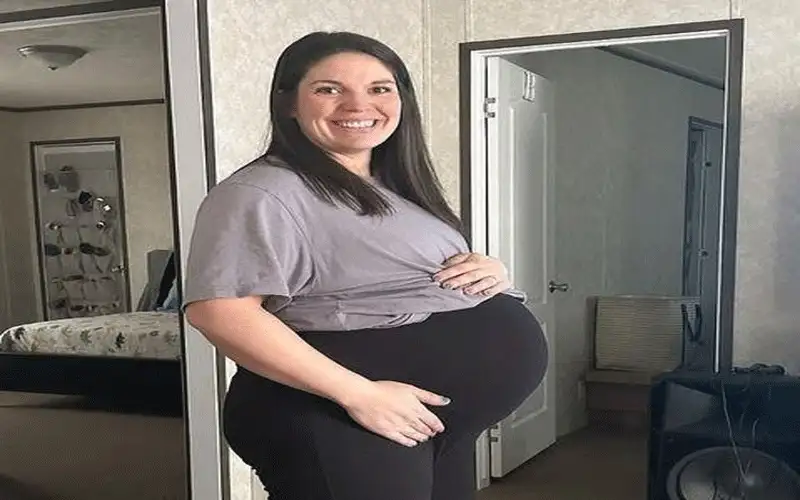 سيدة تلد توأما في يومين مختلفين