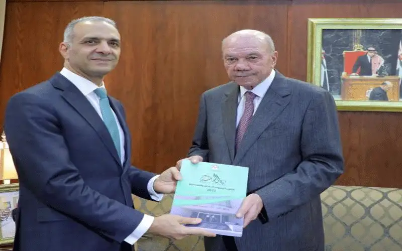 رئيس الأعيان يتسلم تقرير ديوان المحاسبة