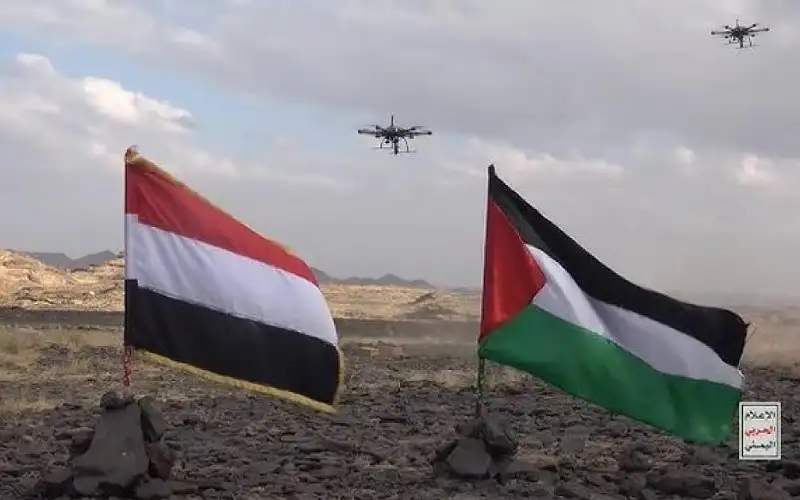 الحوثيون يعلنون استهداف إيلات وسفينة متجهة