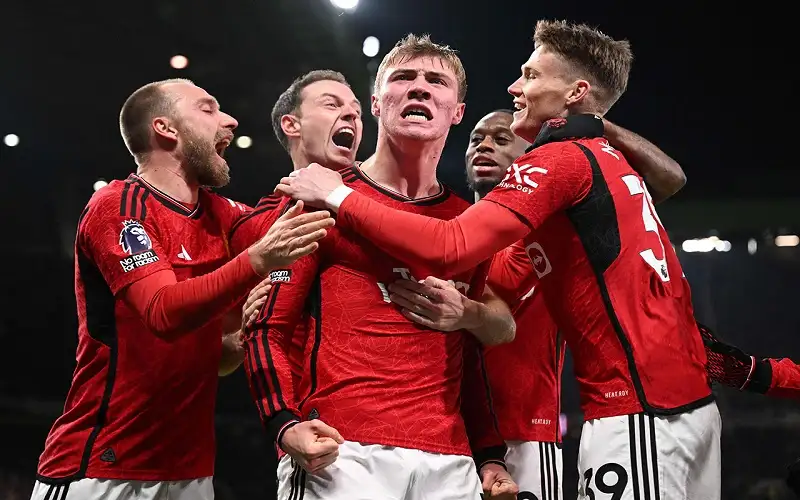 مانشستر يونايتد يقلب الطاولة على أستون