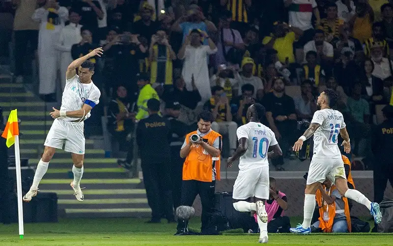 العمر مجرد رقم.. رونالدو يقتنص لقب