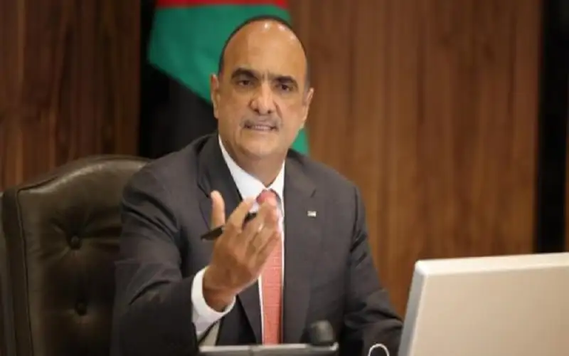 الخصاونة يمنح الوزارات والدوائر مهلة سنة