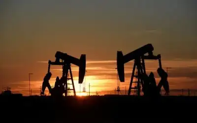 أسعار النفط تتجه لإنهاء 2023 على