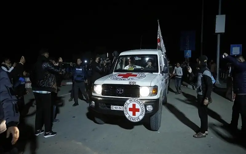 أسيرة إسرائيلية سابقة: جيشنا قصف أماكن