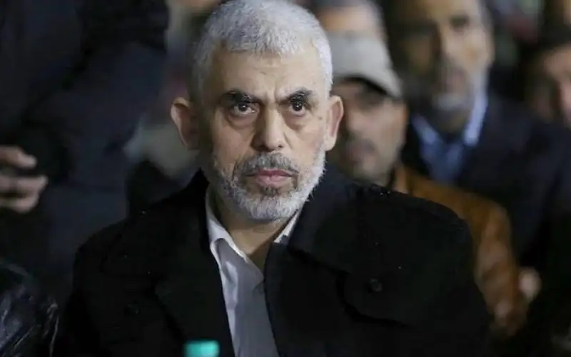 مصدر سياسي: يحيى السنوار يتجه لقبول