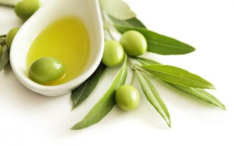 هل زيت الزيتون يعمل على تبييض