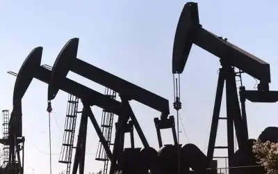 أسعار النفط تنخفض 10% في عام