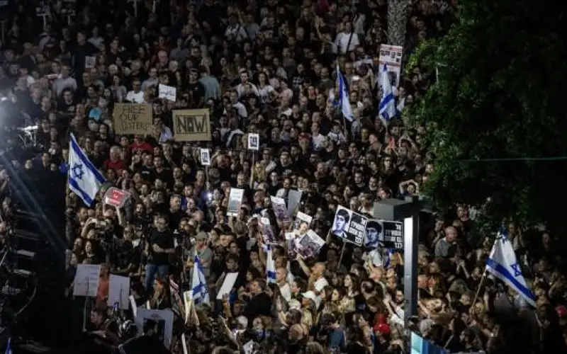 آلاف الإسرائيليين يتظاهرون مطالبين بإقالة نتنياهو