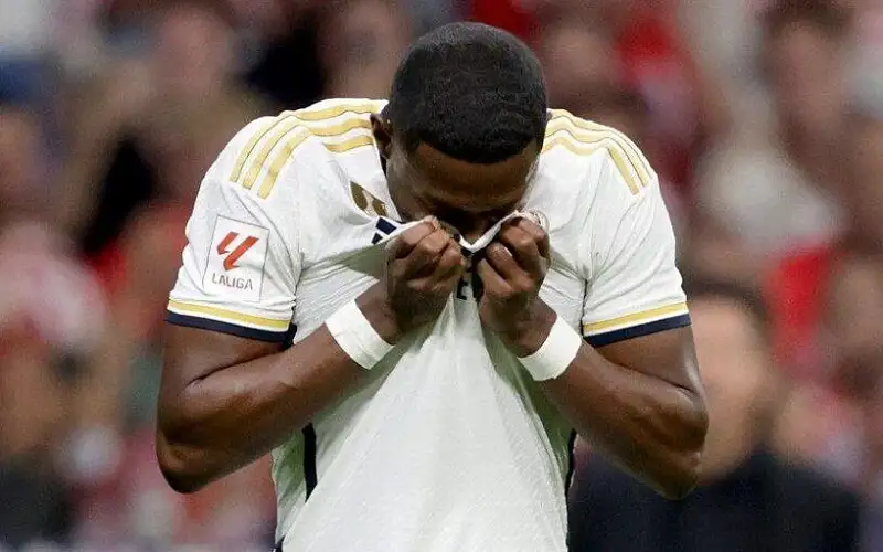 كارثة جديدة تضرب ألابا.. واللاعب يخرج