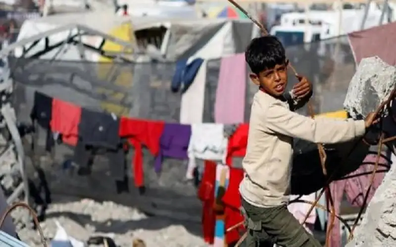 أونروا: مئات الآلاف من النازحين يعيشون