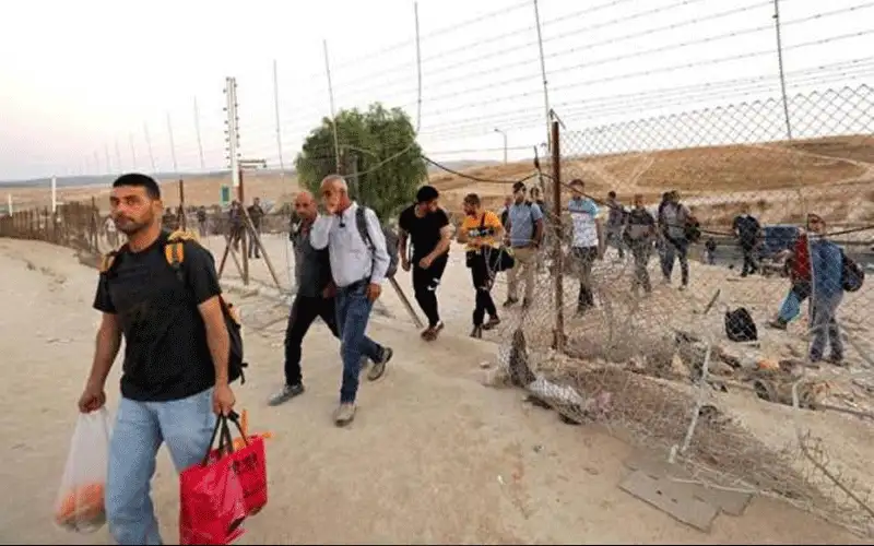 اسرائيل تعد خطة لاستبدال العمال الفلسطينيين