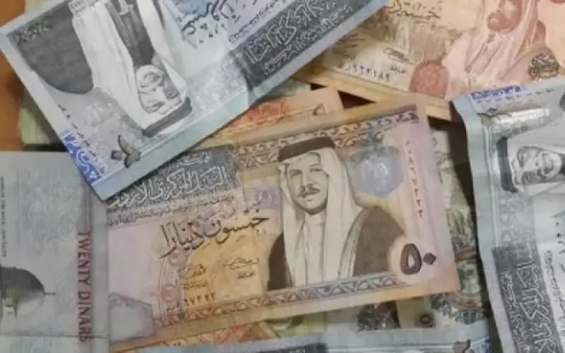 صرف مكافات بالآف الدنانير دون وجهه