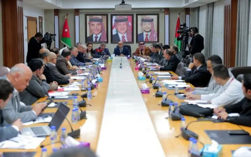 الروابدة: 53 ألف عامل منزلي و