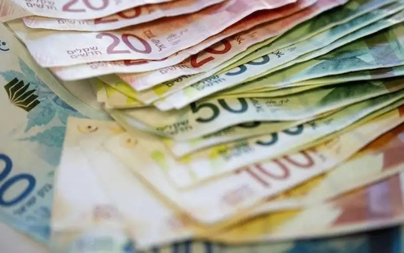 الشيكل يتراجع أمام الدولار بعد اغتيال