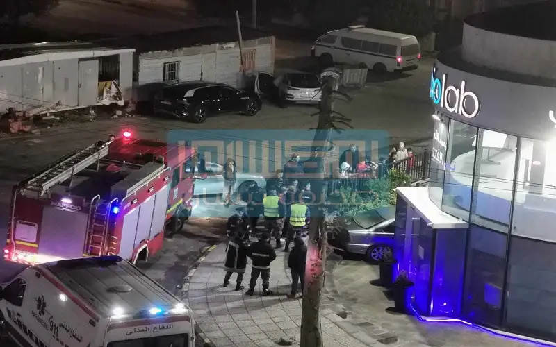 مرج الحمام.. مركبة تتدهور وتحطم واجهة