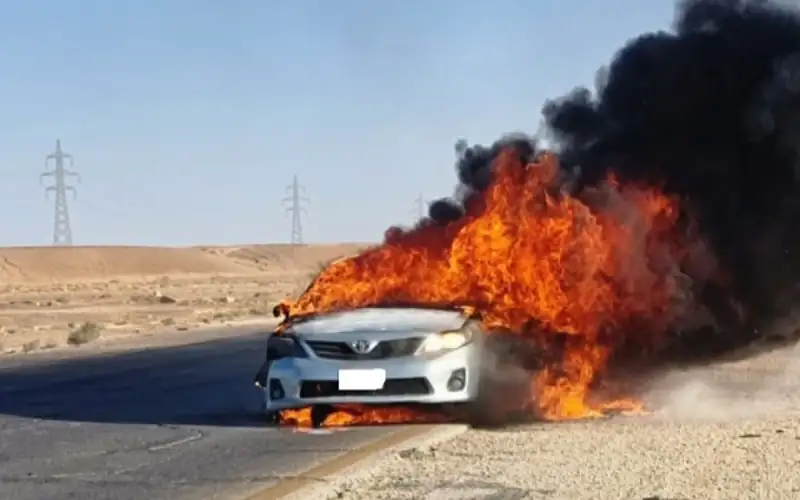 احتراق مركبة على طريق العمري