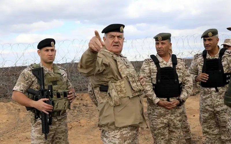 رئيس هيئة الأركان يوعز بتعزيز منظومة