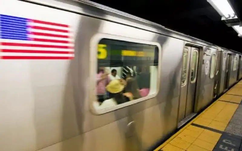 إصابة 24 شخصا نتيجة خروج قطار