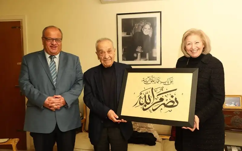 وزيرة الثقافة تزور الشاعر حيدر محمود