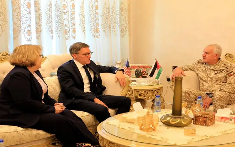 بحث أوجه التعاون العسكري بين الأردن