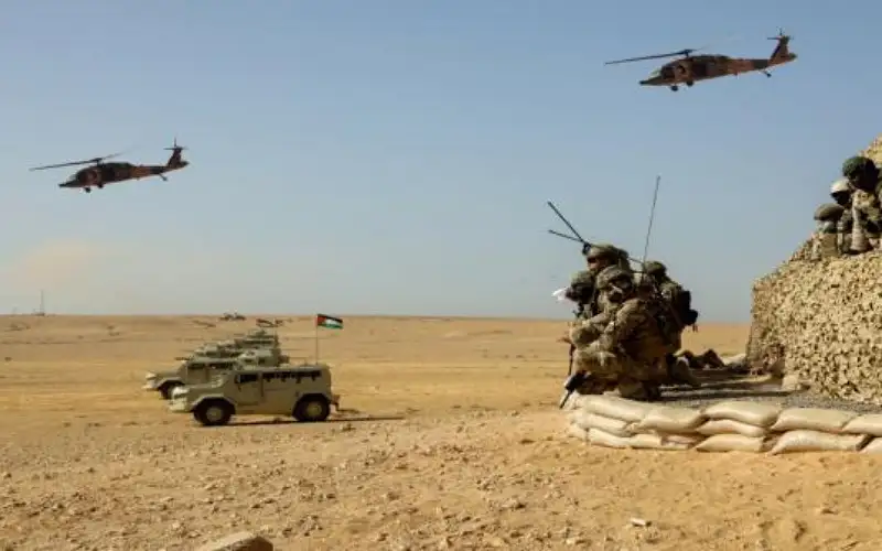 مصدر عسكري: قتلى وجرحى من مهربي