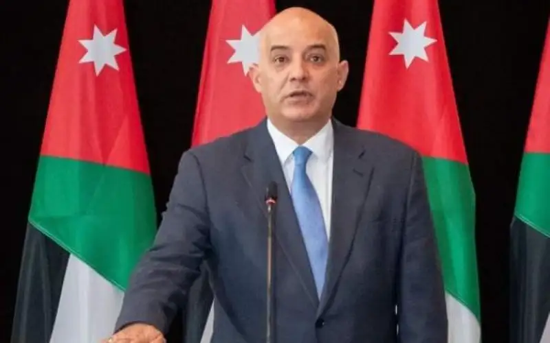 الحكومة: اعتقال 15 مهربا يوفر كنزا